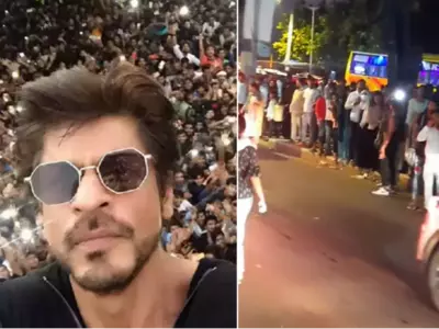 Fans Throng SRK's Mumbai Home Mannat To Catch A Glimpse Of King Khan Ahead Of His 57th Birthday