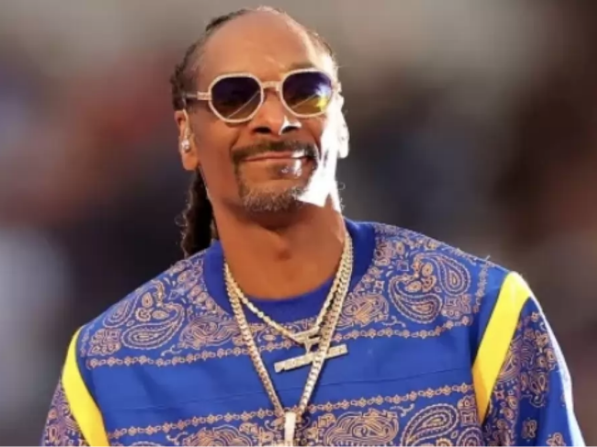 Snoop Dogg Smokes Over 100 Joints Per Day, His Professional 'Blunt ...