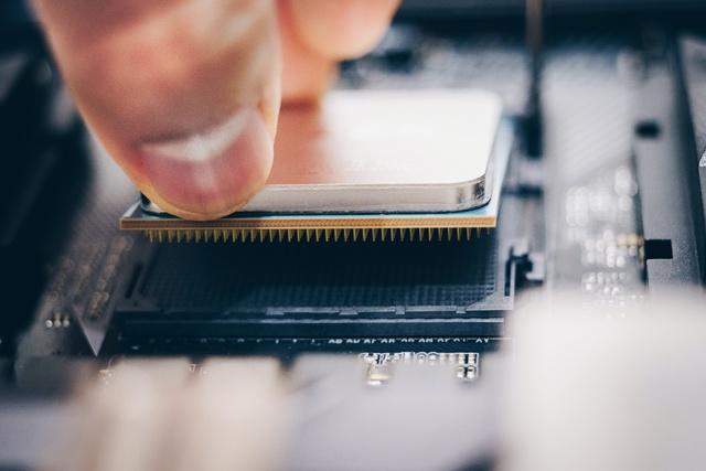 TikToker Improves CPU Cooling by Adding Salt to Thermal Paste
