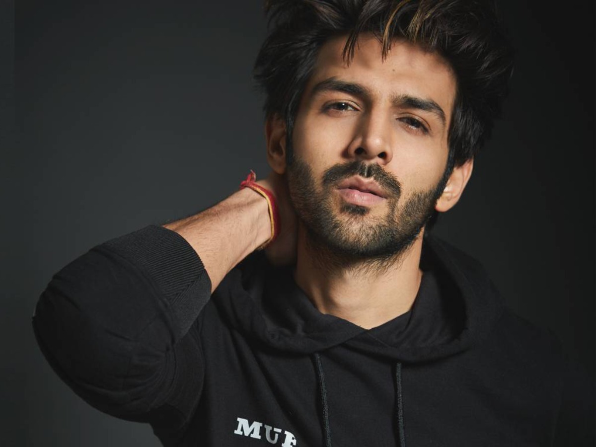 After Kartik Aaryan Stamps His Autograph, Gujarat Fan Says, 'I Will ...