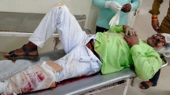 madhya pradesh medical staff tied cardboard to patient broken leg