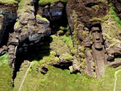Dormant Moai Statues 