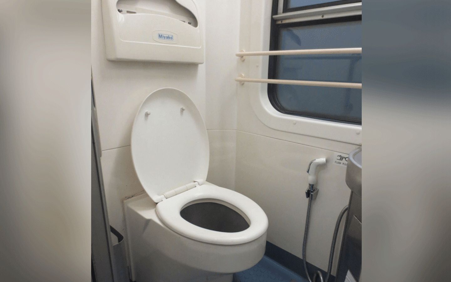 History Of Toilet in Trains 