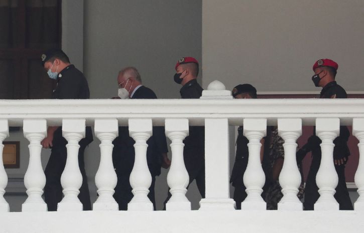 纳吉布拉扎克在法庭