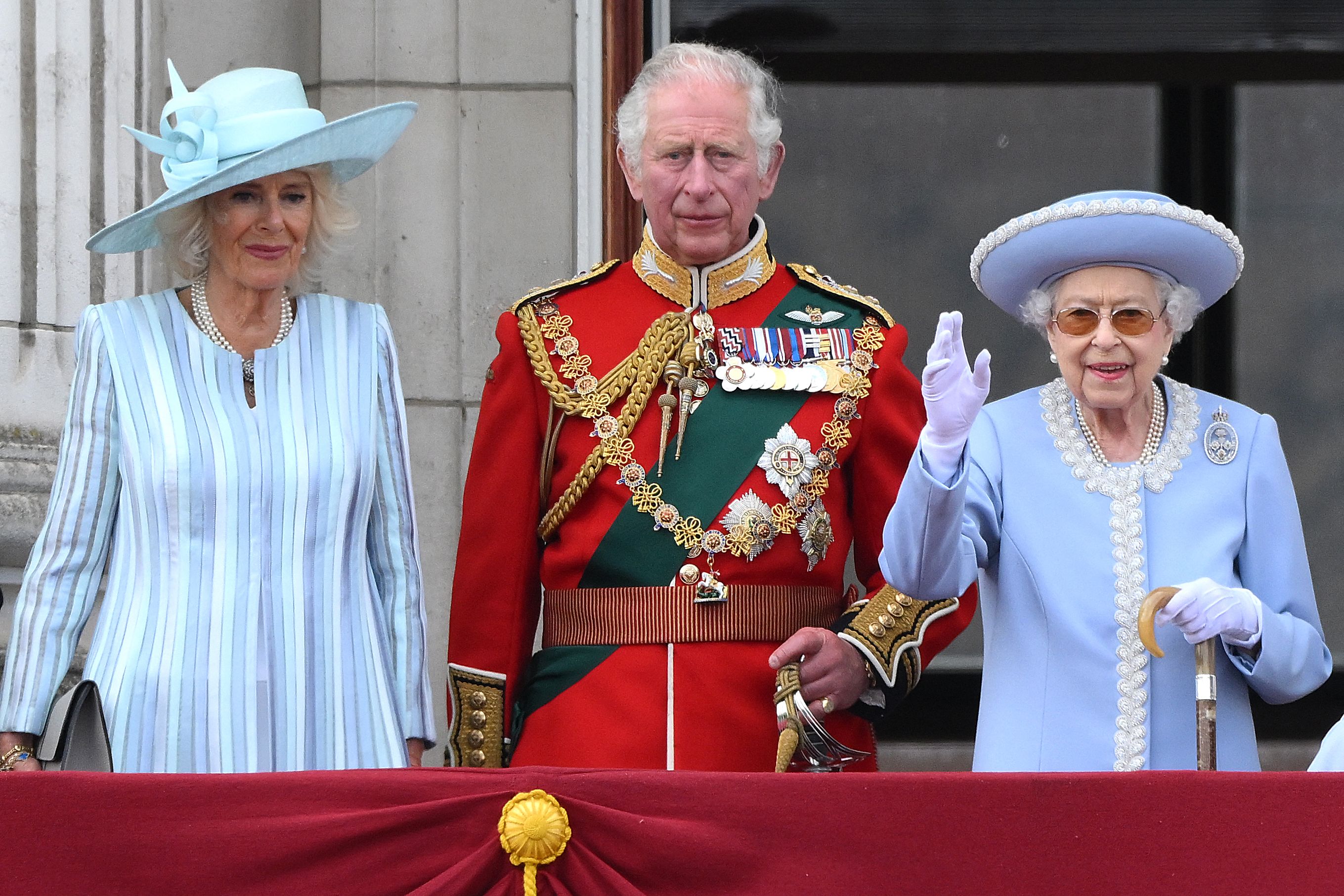 Formal steps after instant shift from UK queen to king - Times of India