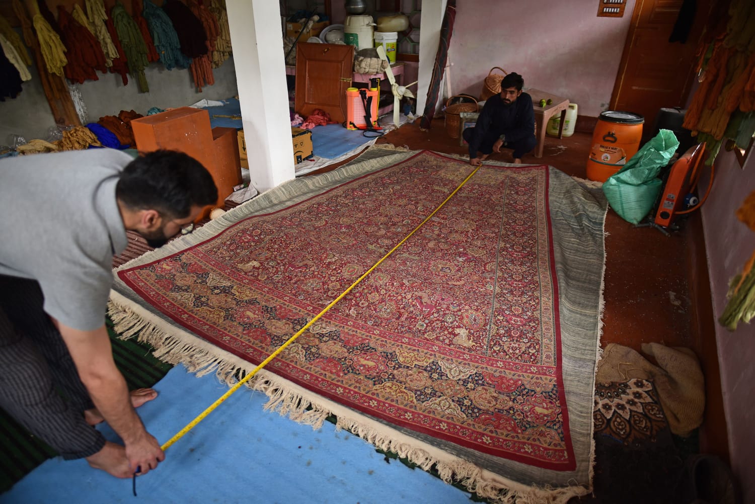 These HandWoven Kashmiri Carpets Are All Set To Embellish New