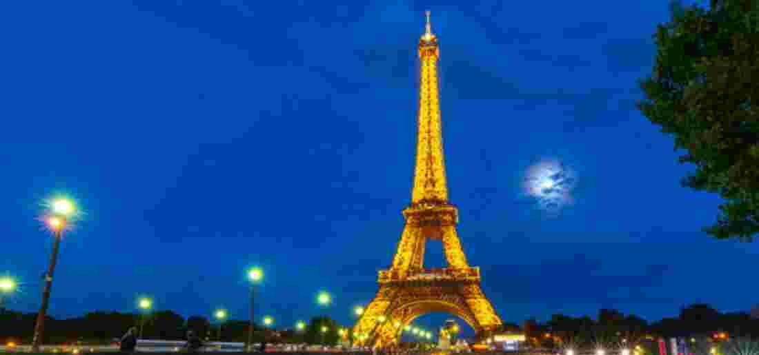 Lights out early for Eiffel Tower as Paris saves energy