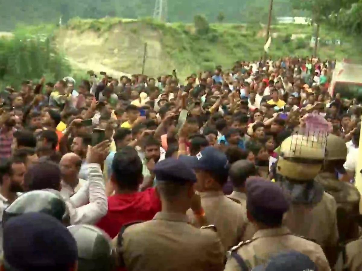 Murdered Uttarakhand Teen's Family Asks Why Resort Was Razed, Seeks  Peaceful Cremation