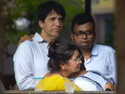 Raju Srivastava's Wife Shikha Cries Inconsolably At Funeral, Son Ayushmaan Performs Last Rites