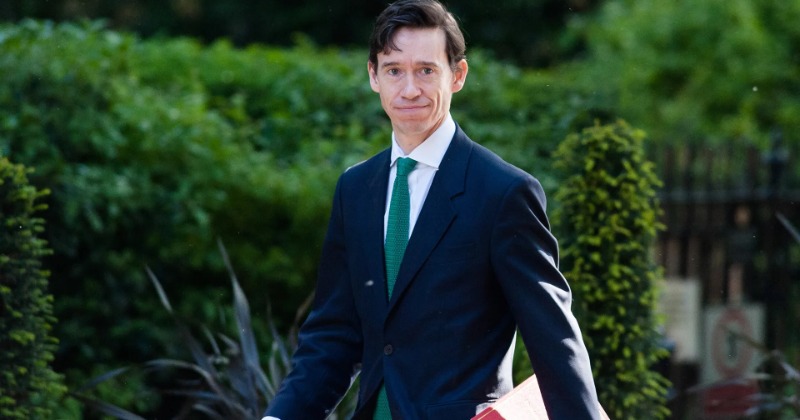 Meet Rory Stewart, The Former UK Minister Who Wants To Give '$1,000 To Every Poor Person' - Indiatimes.com