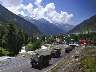 Army Vehicles Is Seen Moving Towards Ladakh