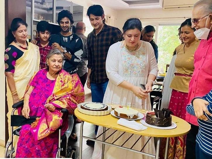 mahesh babu mother passed away celebs fans offer condolences 