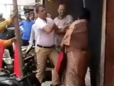 elderly woman beaten in mumbai 