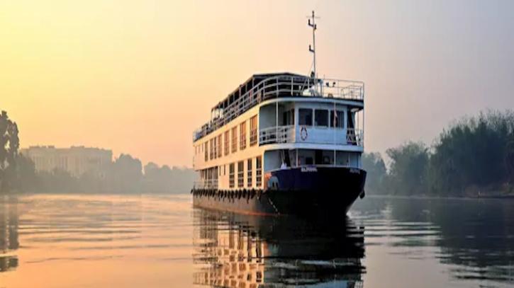 Long river cruise service