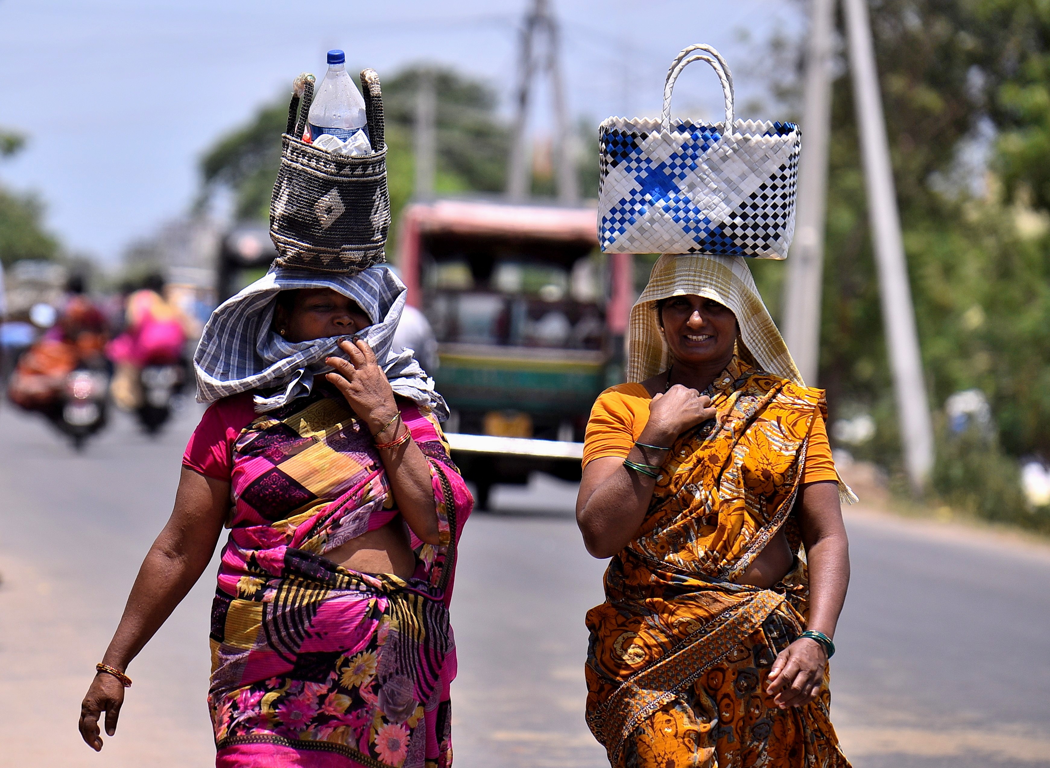 Heatwave 4 Die Of Heatstroke In Telangana Schools Closed In