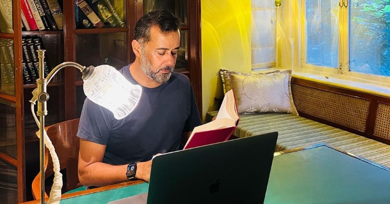 Happy Birthday Chetan Bhagat: Interesting Facts About The Writer