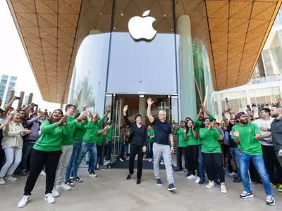 Tim Cook Inaugurates India's First Apple Store In Mumbai