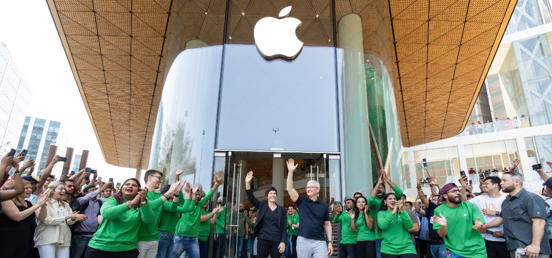 Tim Cook Inaugurates India's First Apple Store In Mumbai