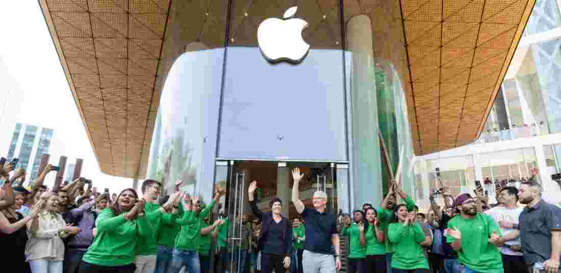 Tim Cook Inaugurates India's First Apple Store In Mumbai