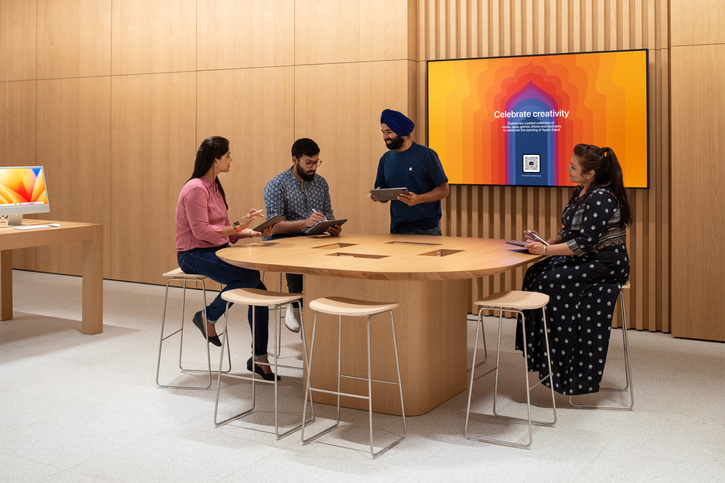 Apple Opens India