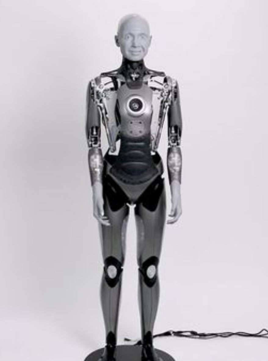 Humanoid robot says she can 'lead better than humans