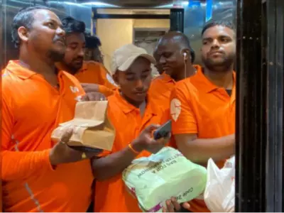 Swiggy Delivery Executives' Elevator Ride Captures the IPL Hype