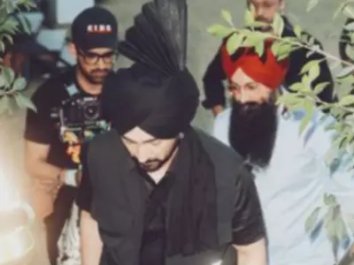 Punjabi Aa Gaye Coachella Oye! Diljit Dosanjh Poses With DJ Diplo In BTS Pics From Coachella