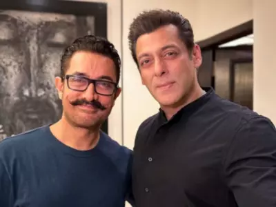 Khan brothers Aamir and Salman pose together on Eid and make fans miss shah rukh khan