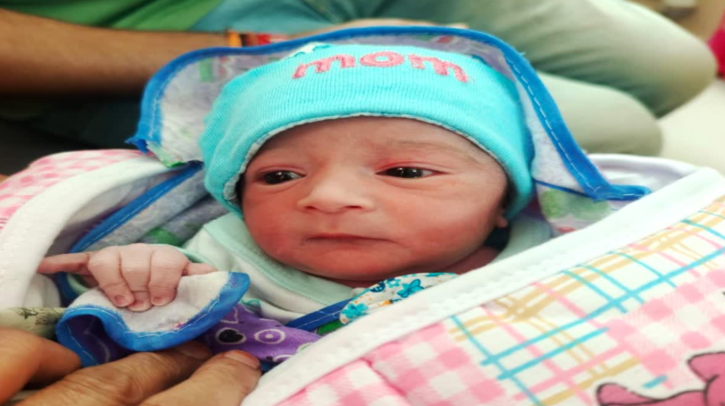 madhya pradesh daughter born after 23 years family celebrates in unique way