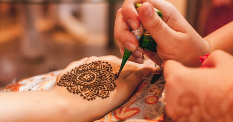 Eid-ul-Adha 2022 mehndi designs: Trendy henna art, DIY Arabic pattern for  Bakrid - Hindustan Times