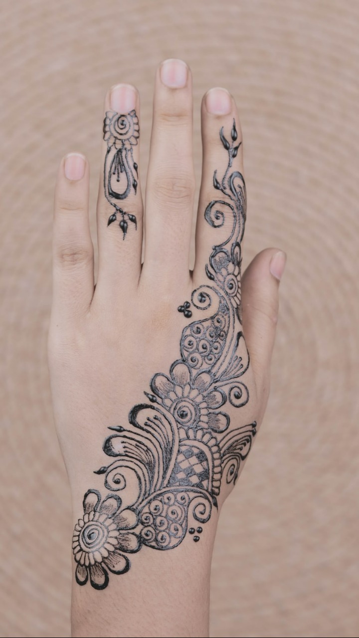 23 Beautiful Henna Mehndi Design ideas for you - 3