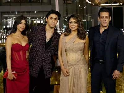 Salman Khan joined Shah Rukh Khan's family - wife Gauri Khan, son Aryan Khan and daughter Suhana Khan