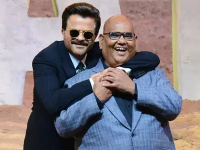 This Viral Video Of Anil Kapoor Crying Inconsolably For Satish Kaushik Will Leave You In Tears