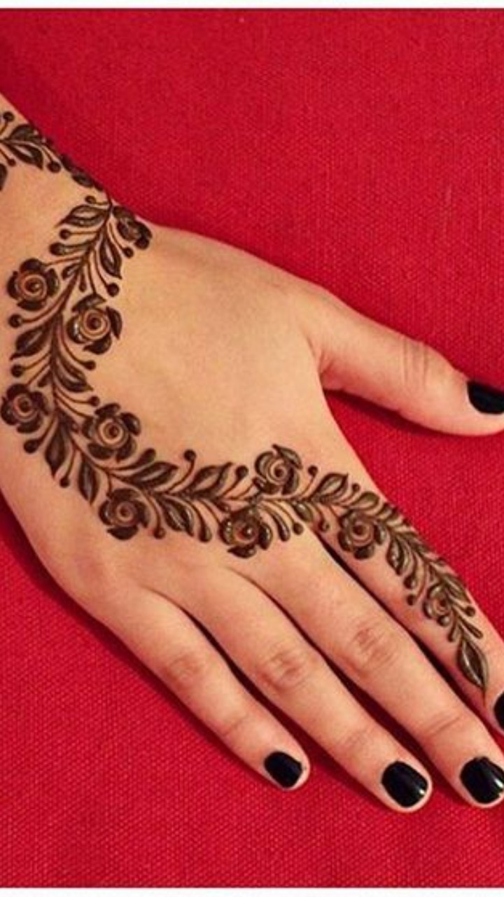 👐मेहंदी डिज़ाइन😍 Very beautiful bracelet mehndi design 🥰 follow me 👉  Zeba Mehndi 🌿🌿 #👐मेहंदी डिज़ाइन😍 #👍 डर के आगे जीत👌 #👌🏻 शादी वाली  मेहंदी डिज़ाइन #❤️जीवन की सीख #mehndi ...