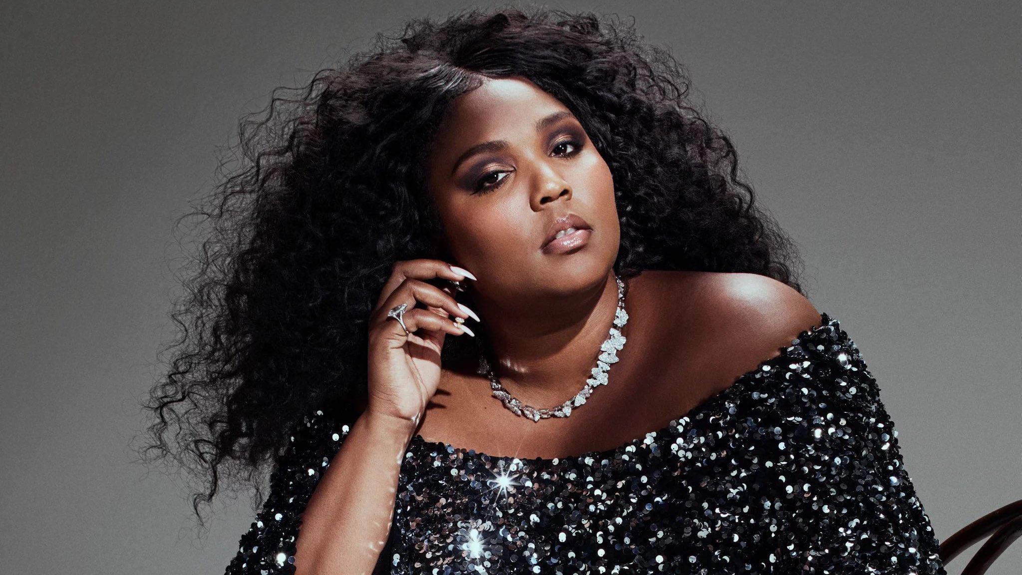 Pop Star Lizzo Denies ‘Outrageous’ Harassment, Fat-shaming Allegations ...