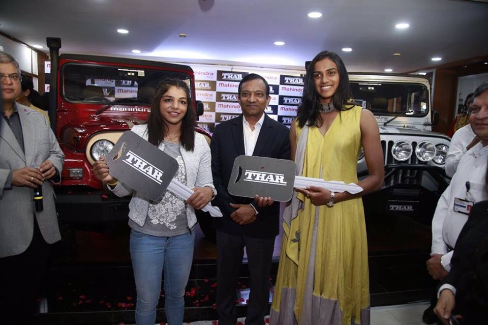 anand mahindra gifted cars to 13 indian players now gift praggnanandhaa electric car