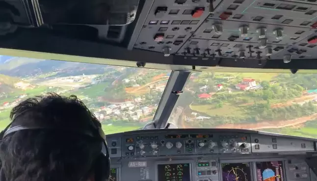 Pilot Lands Flight At World’s Most Dangerous Airport Bhutan