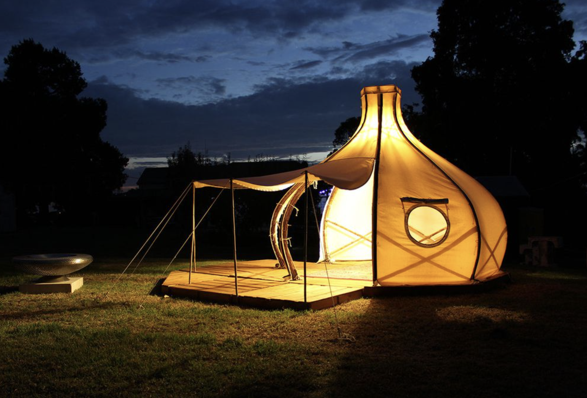 Http camping ru. Глэмпинг шатер. Глэмпинг палатка. Глэмпинг палатка надувная. Глэмпинг беседка.