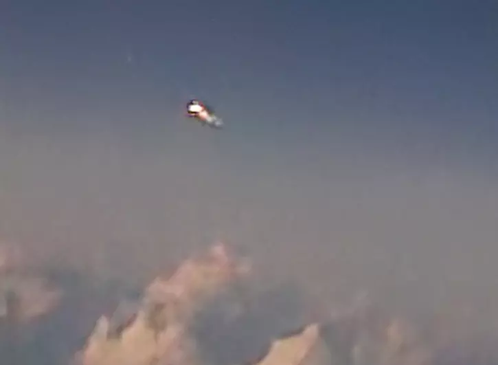 Pilot Captures UFOs On Camera