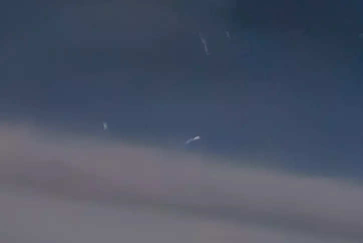 Pilot Captures UFOs On Camera