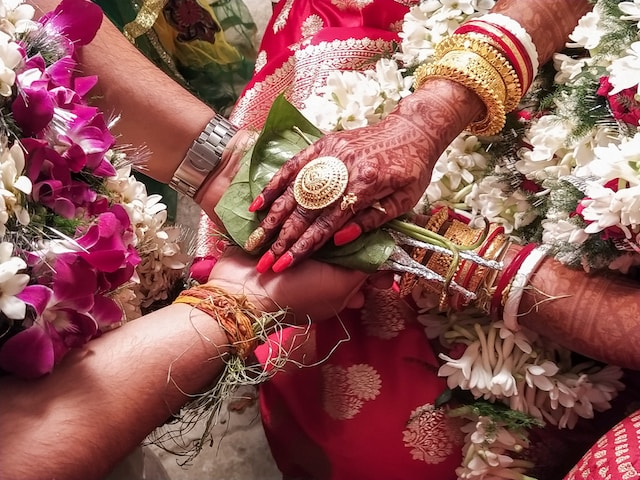 A man from Ujjain lives 15 days each with two wives in a month