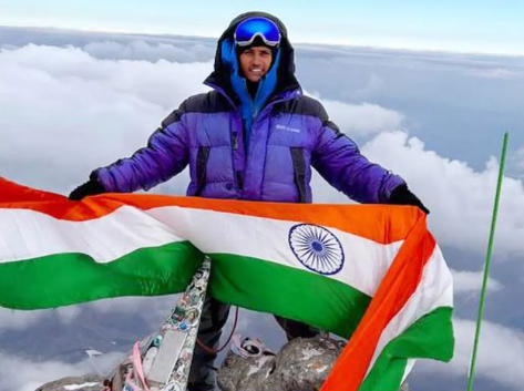 Uttar Pradesh mountaineer Abhinit Maurya climbs mount elbrus
