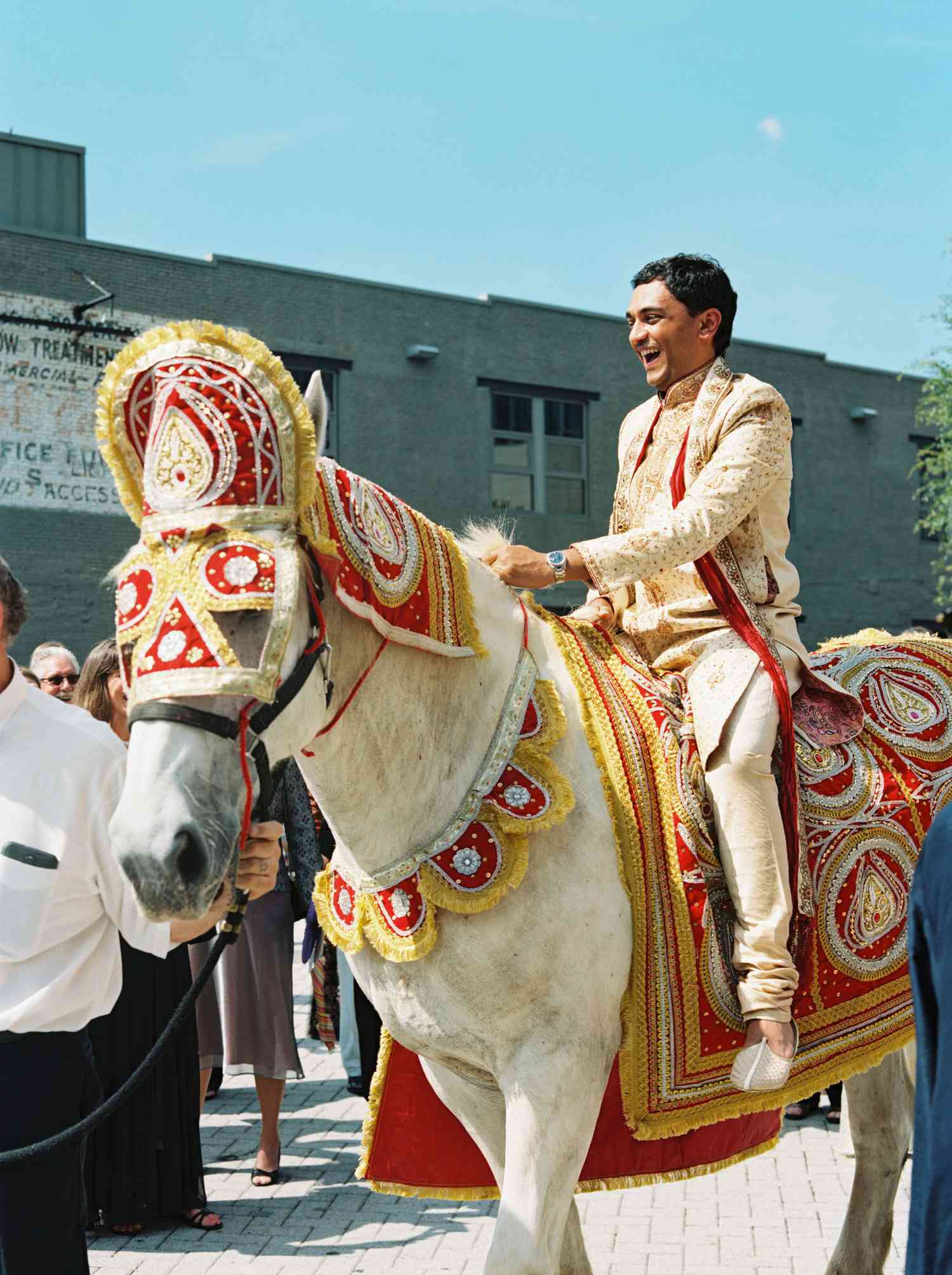 why groom comes on only mare not horse in his wedding