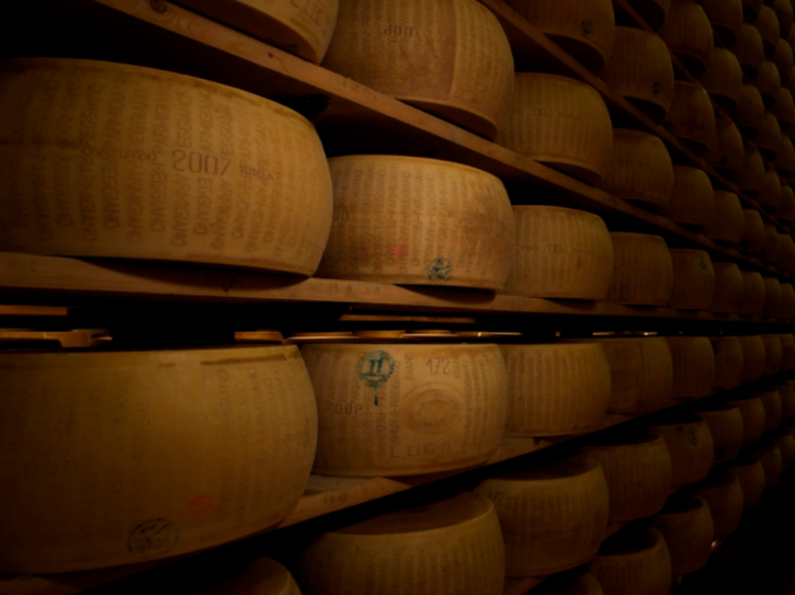 Italian Cheesemaker Dies After Being Crushed By 25,000 Wheels Of Cheese(02)