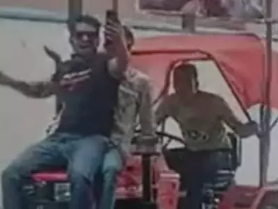 'Main Nikla Gaddi Leke': Sunny Deol Fans Roll Up In Tractors And Trucks To Watch Gadar 2