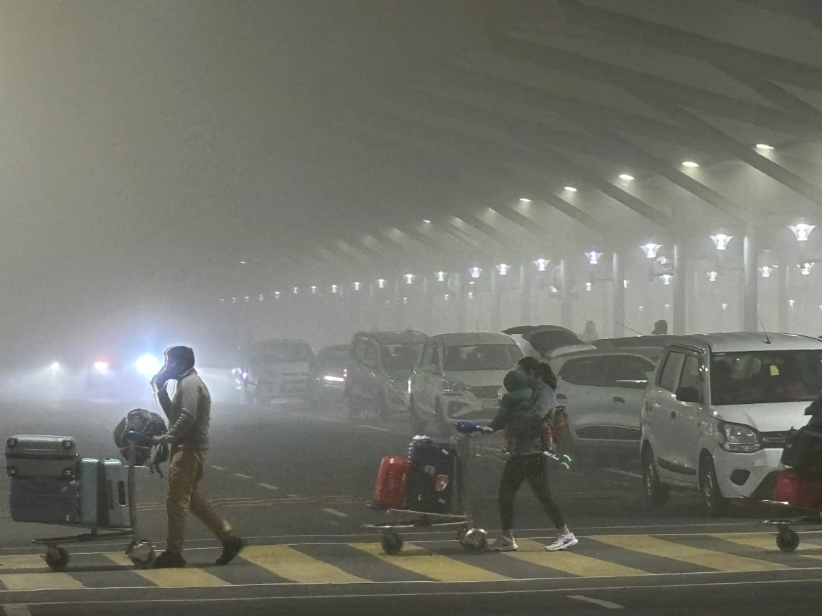 Over 30 Flights, 14 Trains Delayed As Dense Fog Engulfs Delhi, Reduce ...