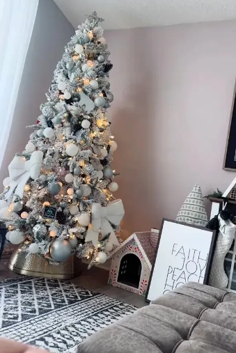 Find the Cat in the Christmas Tree Before the Bauble Falls Festival Optical Illusion