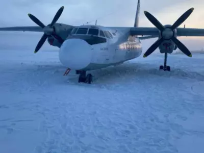 Russian Plane Landed On Frozen River 