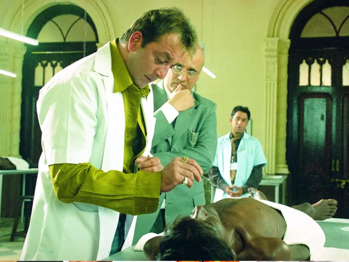Some internet users believe the cult movie Sanjay Dutt's Munna Bhai MBB is actually a clone of the 1998 movie Patch Adams.