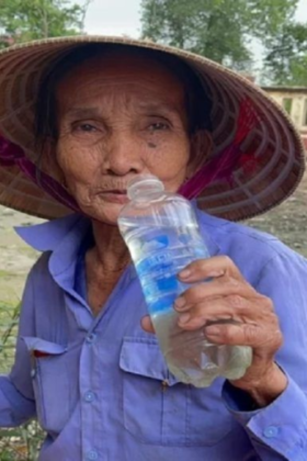Vietnamese woman maintains a water diet 
